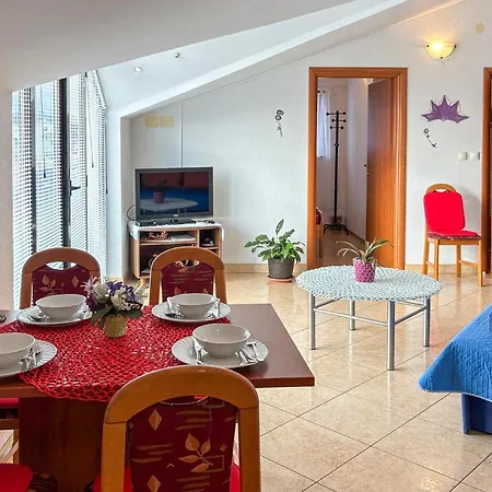 Beautiful In With Wifi Apartamento Novi Vinodolski